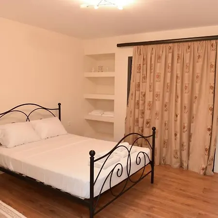 Dr Vasi Holidays House Apartment *